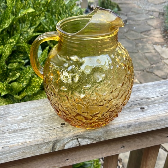Anchor Hocking Amber Colored Milano Lido Crinkle 96 ounce Tea Pitcher - Picture 1 of 5